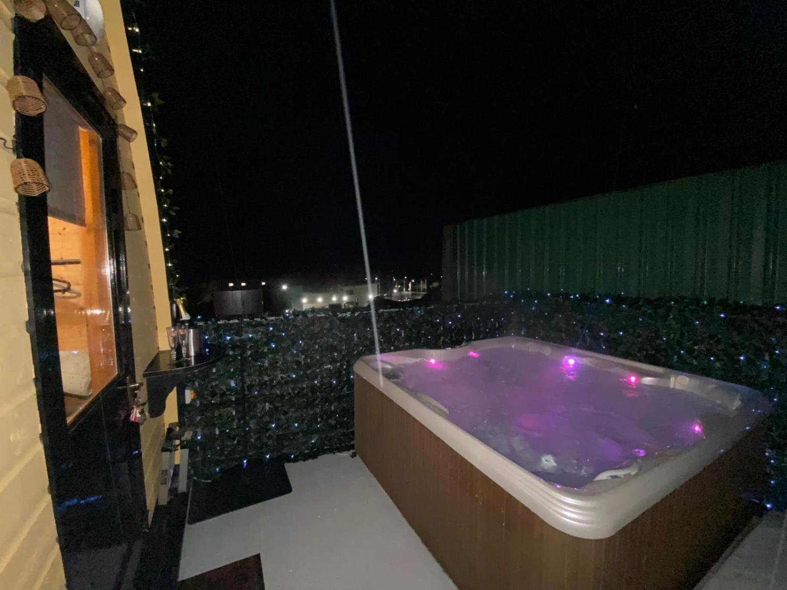 Appartamento Arch Pod & Hot Tub Carndonagh Esterno foto
